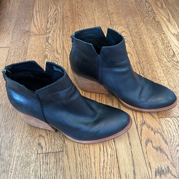 Kork Ease Chandra black leather booties. Heel Height 3 1/2", Shaft Height 3" EUC - Picture 3 of 11